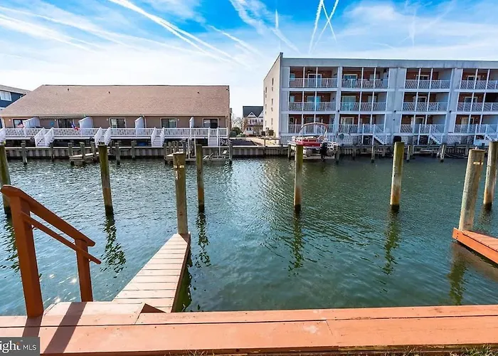 Waterfront Apartment *